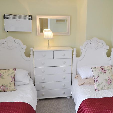 Hollyhock Cottage -Uk33553 ブレイクニー エクステリア 写真